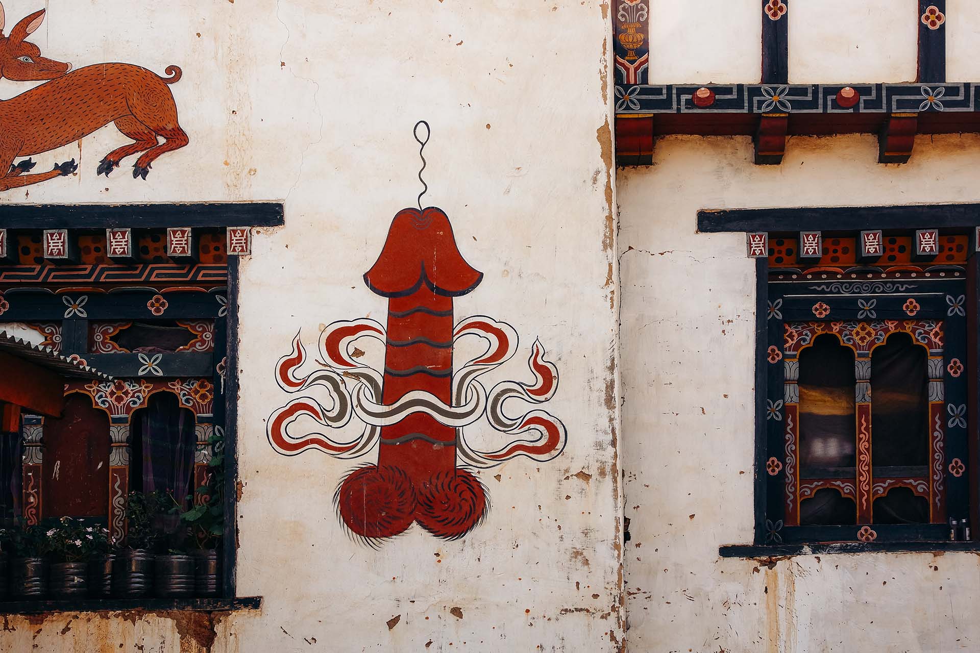 Een fallus op de muur brengt geluk in Bhutan