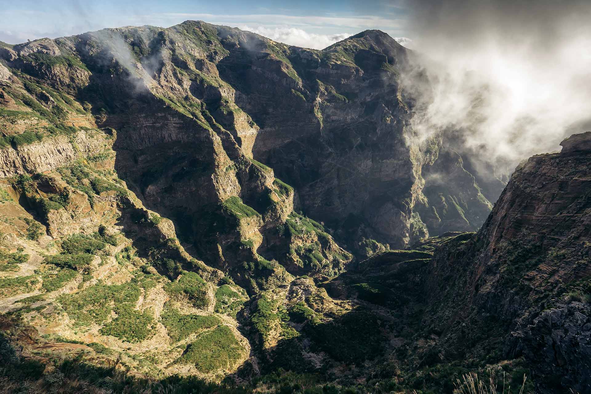 Pico do Arieiro groene vallei Madeira