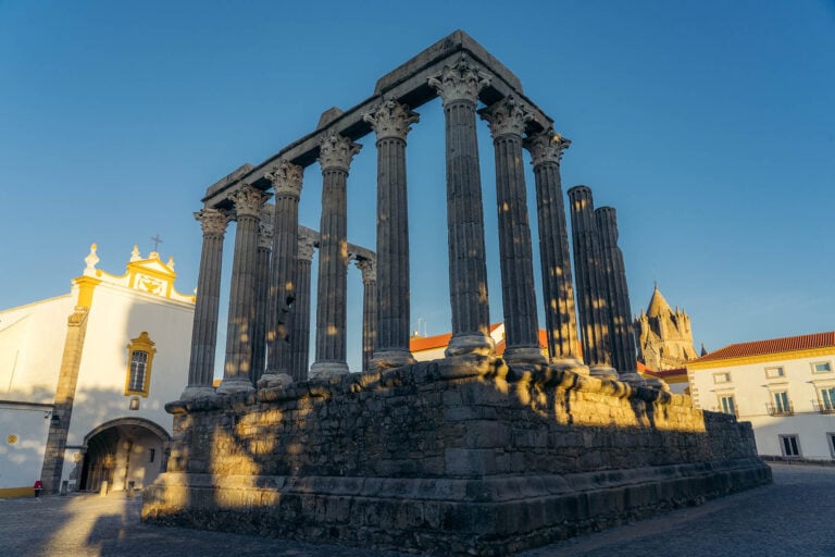 Romeinse tempel Evora bij zonsondergang