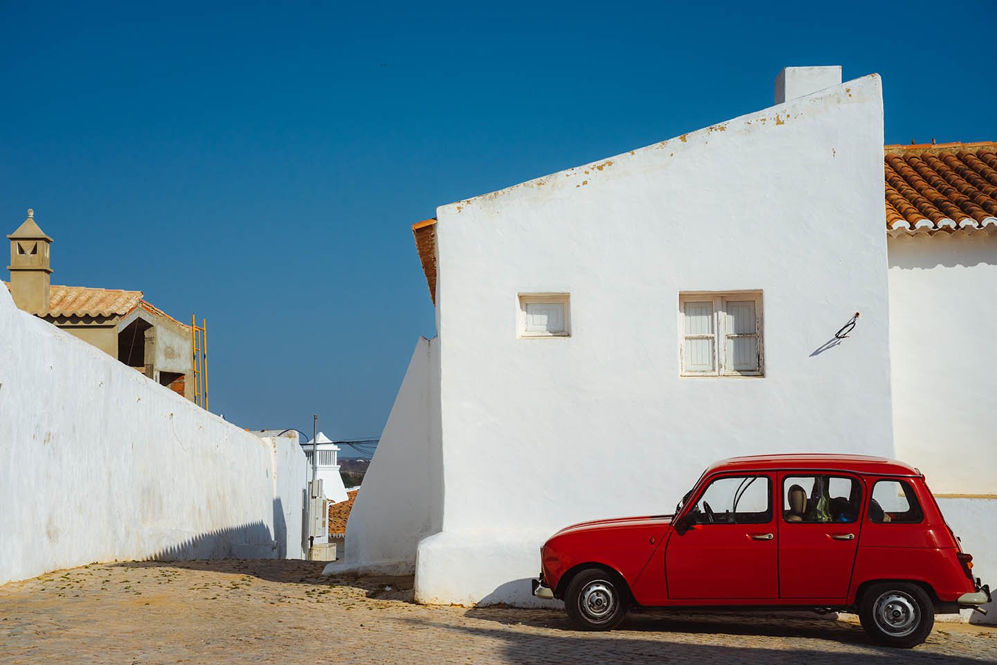 Calcela Velha straat witte huizen Algarve