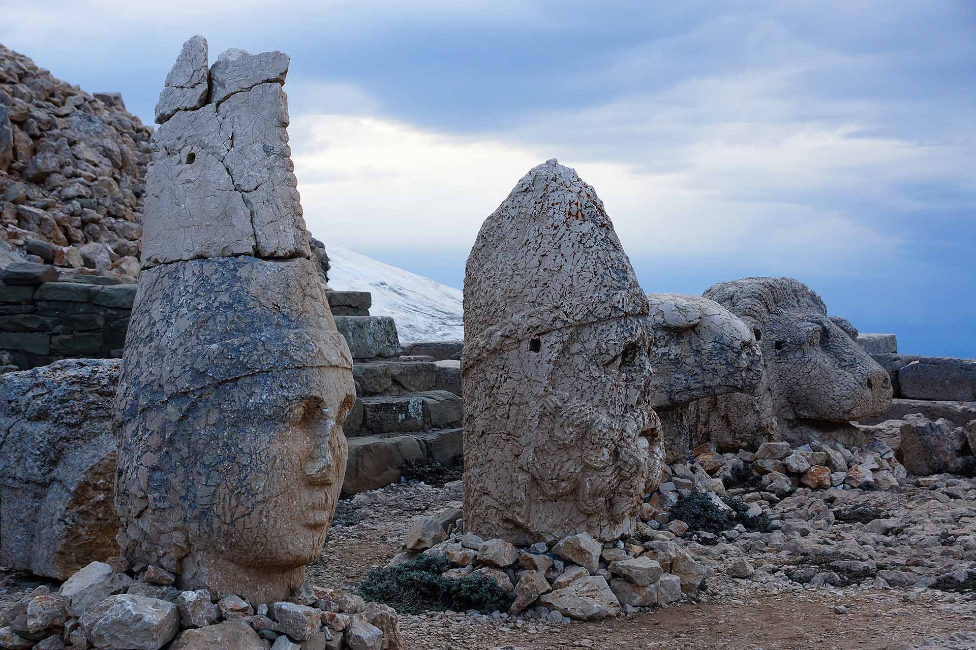 Mount Nemrut in Turkije: mysterieuze hoofden op een verlaten berg