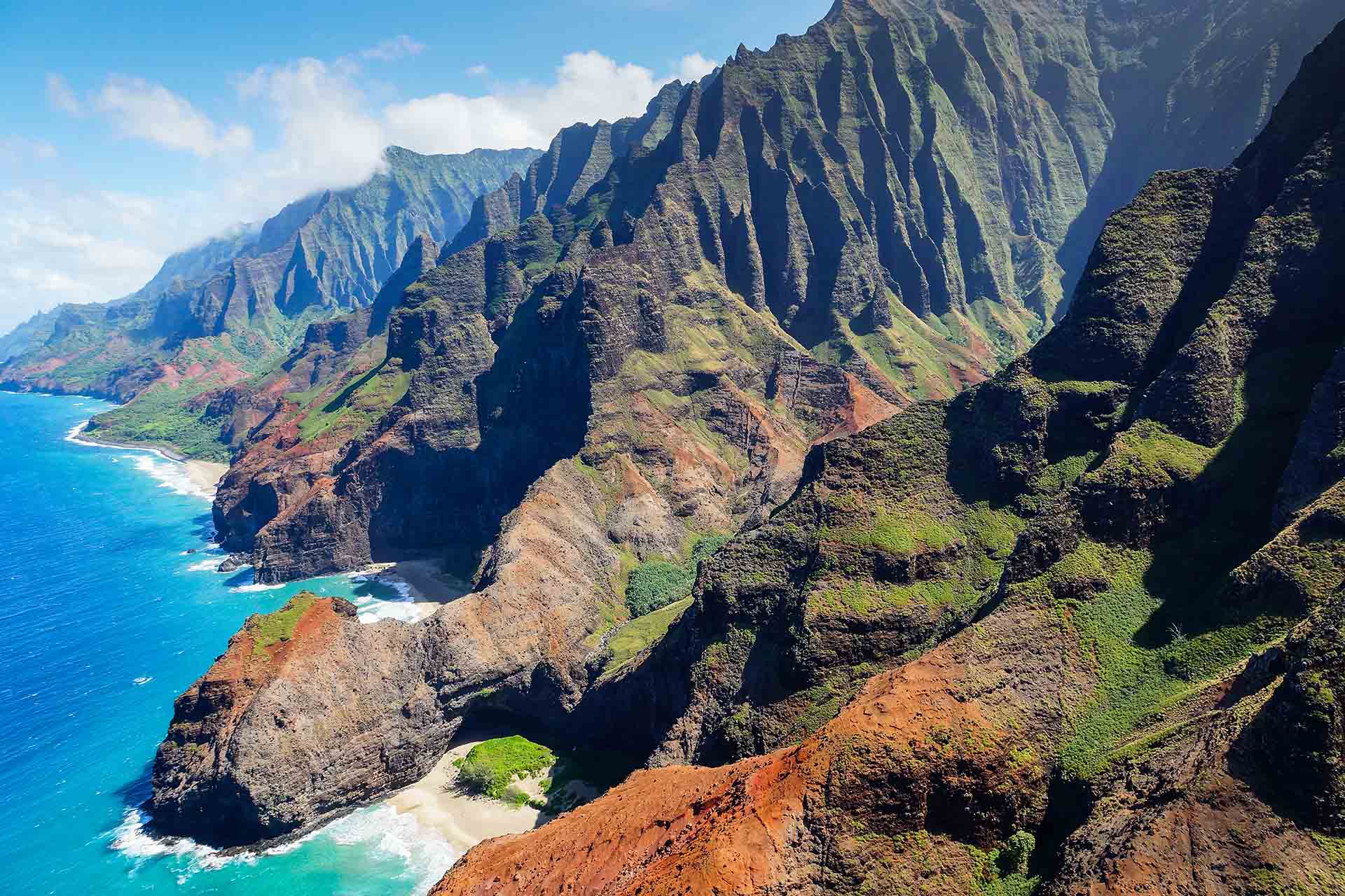 Doen op Hawaii: spectaculaire tocht met helikopter over Kauai (zonder deuren!)
