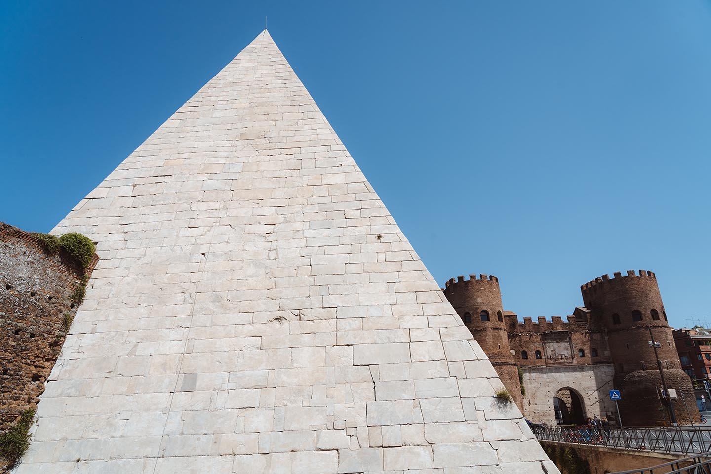 Piramide Rome