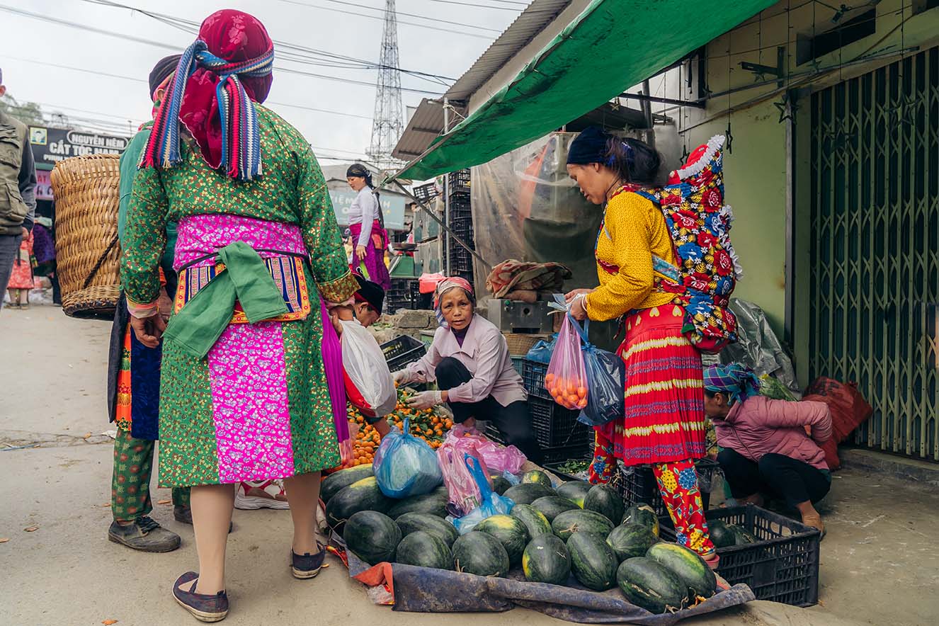 vrouwen Hmong op markt Vietnam