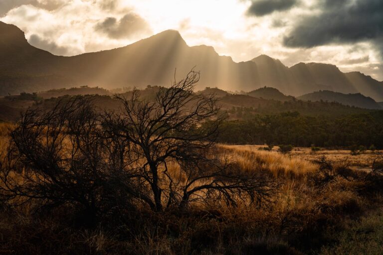 zonnestralen op bergen Flinders Ranges Australië