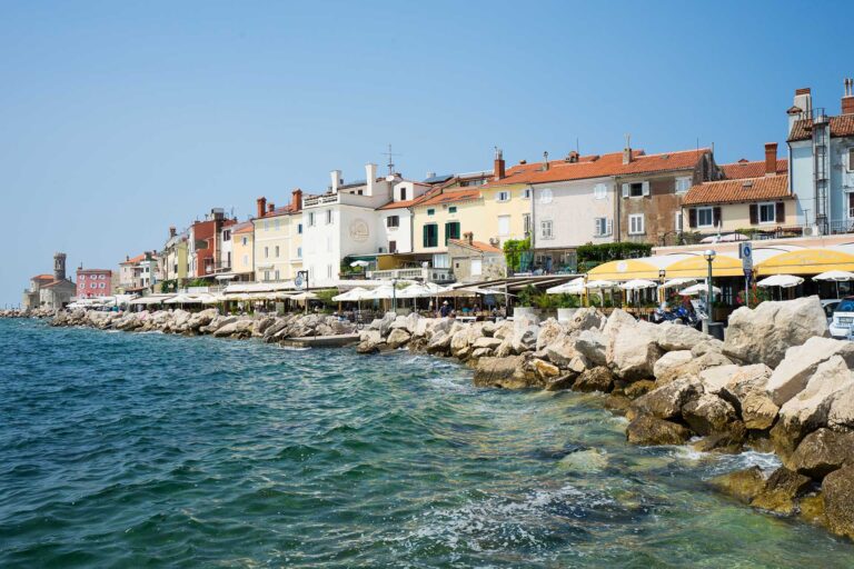 dorpje Piran aan de kust in Slovenië