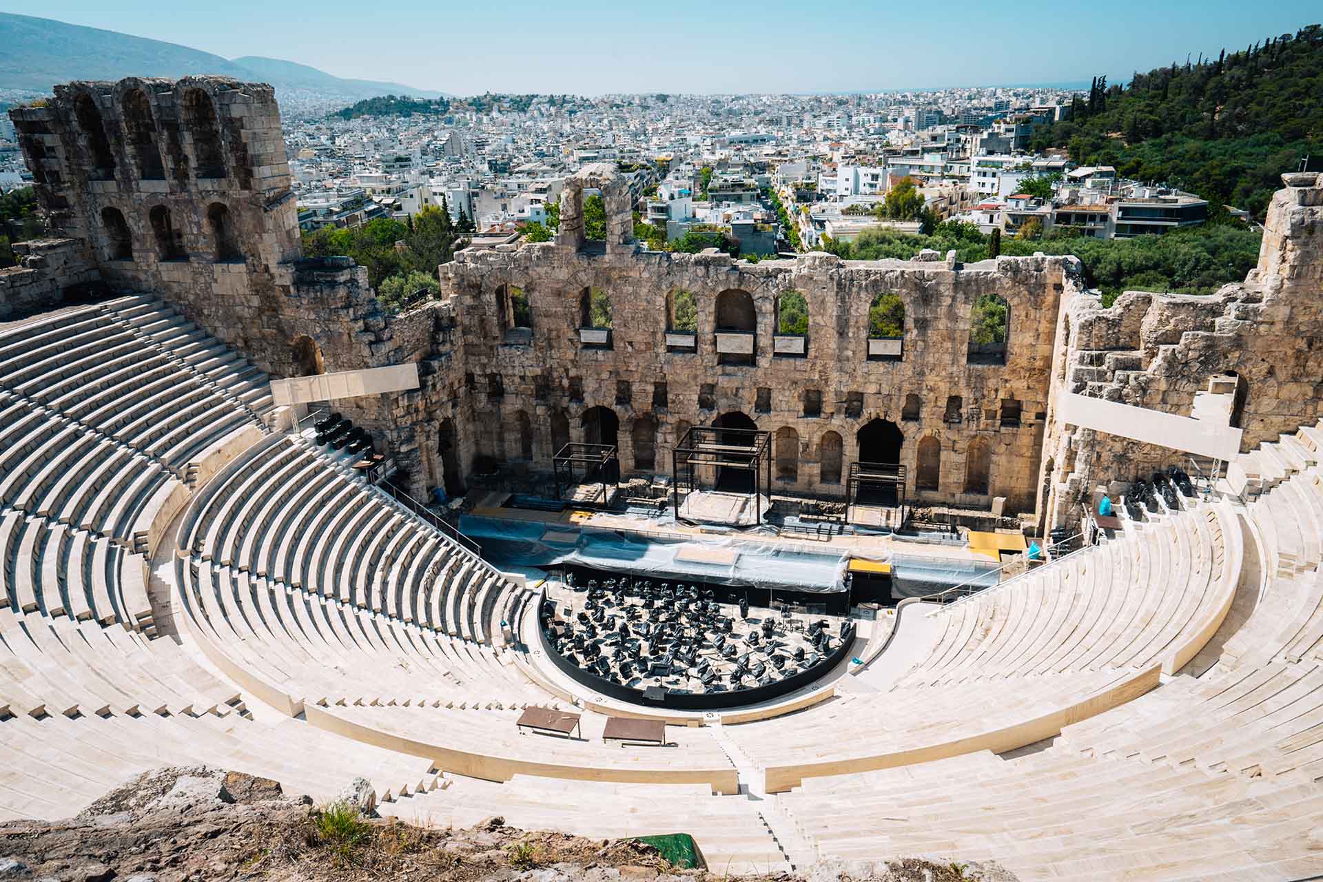 het oude Romeinse theater van Athene van bovenaf gezien