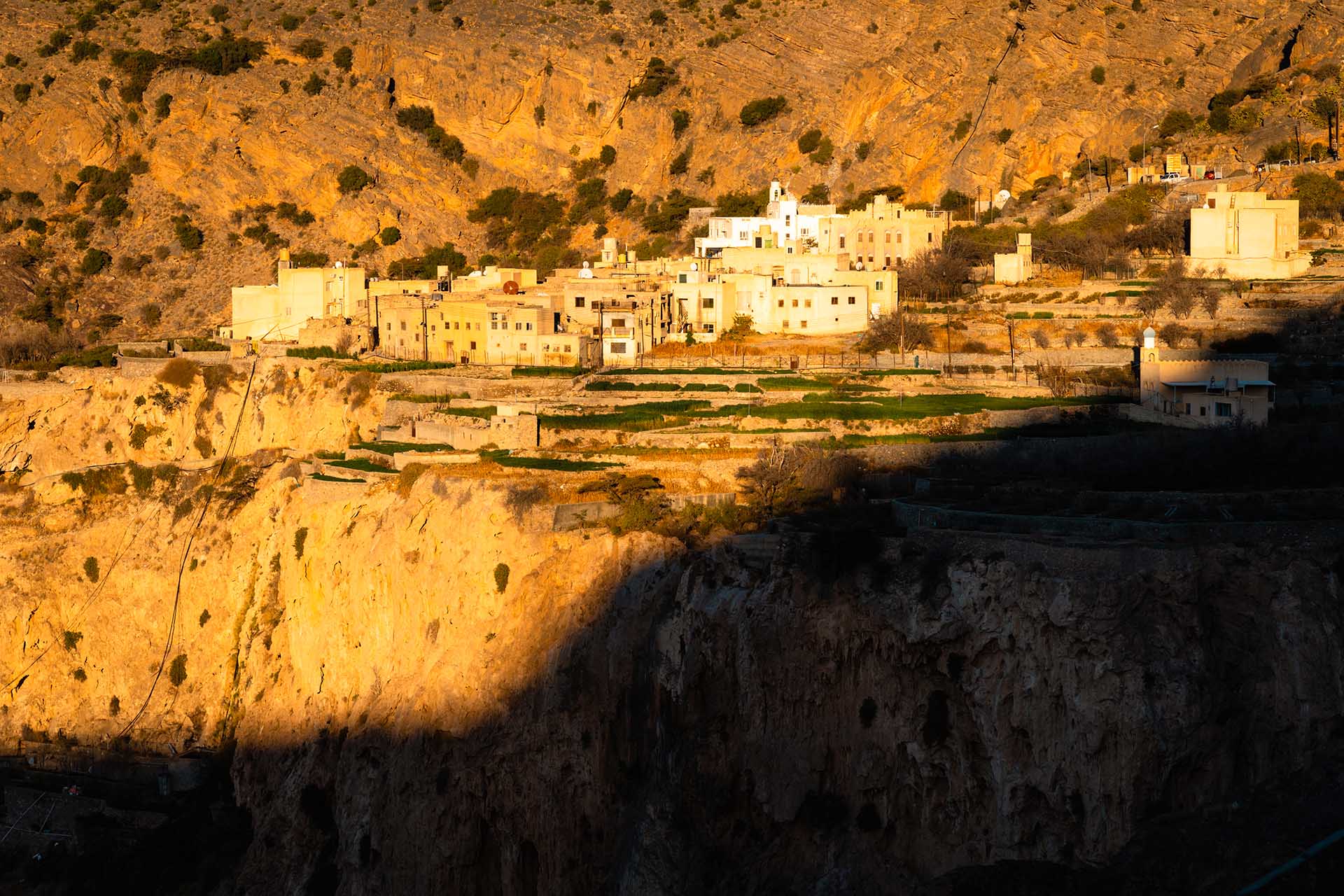bergdorp in Oman bij zonsopkomst