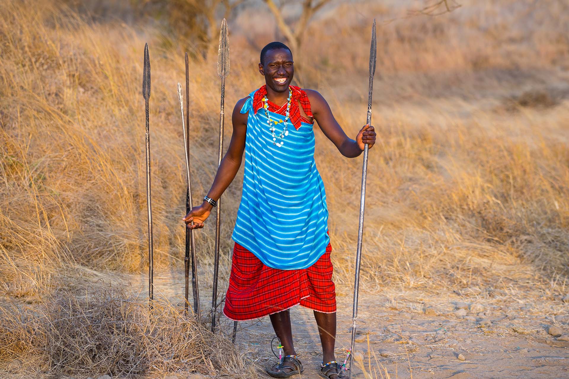 Maasai krijger met speer in de hand
