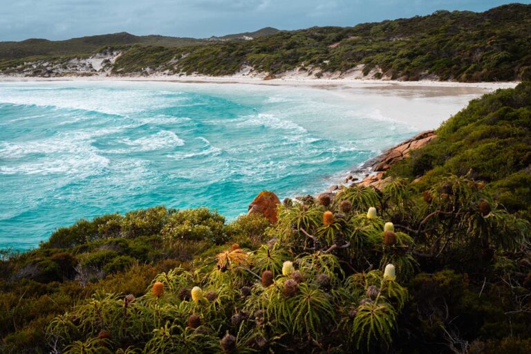 baai in Esperance met wit strand