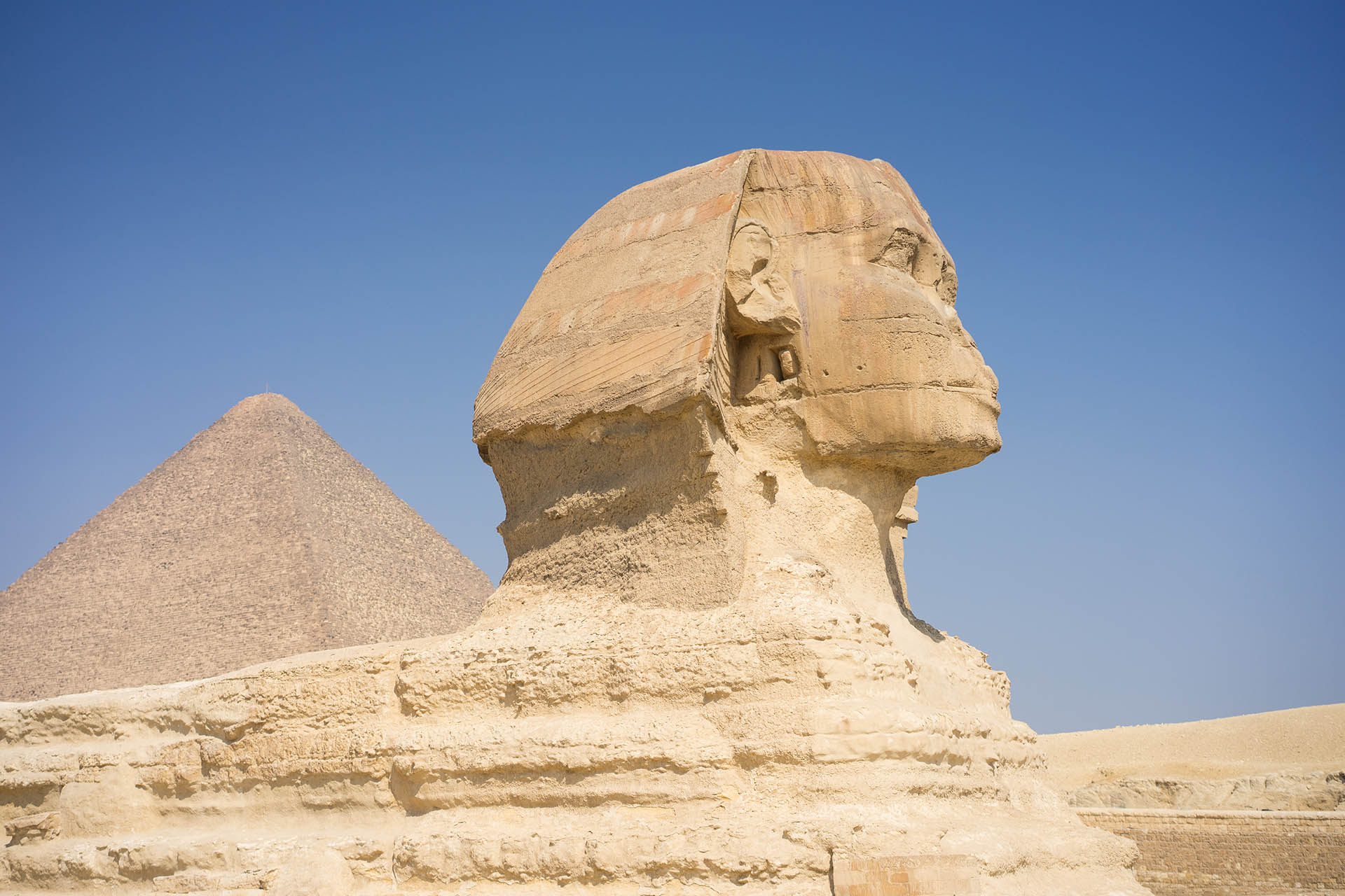 Sfinx voor de piramide van Gizeh in Egypte