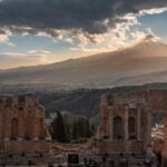 Etna vanaf Grieks theater Taormina Sicilie