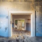 Doorkijkje deurkozijnen Kolmanskop