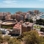 uitzicht op haven en stierenarena Malaga