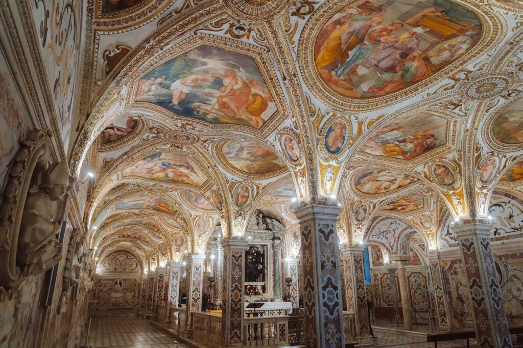 beschilderde crypte in Salerno