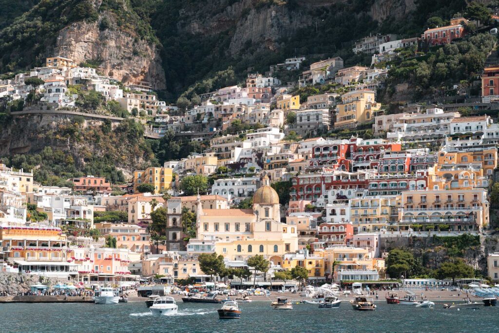 Positano aan Amalfikust vanaf zee gezien